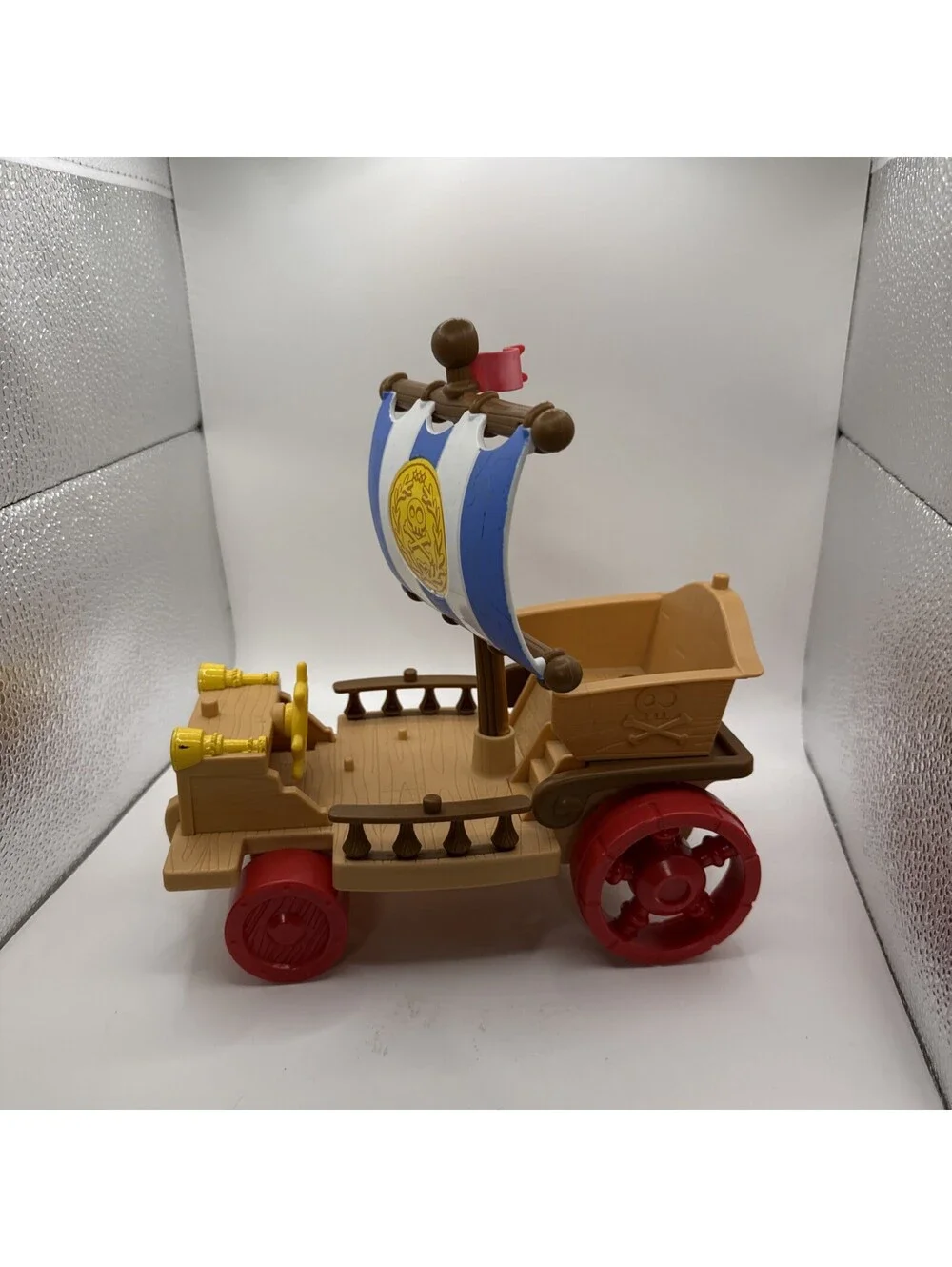 2012 Mattel Disney Jake & the Neverland Pirates Ship Car